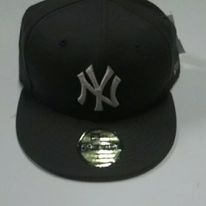 New era snap back hat